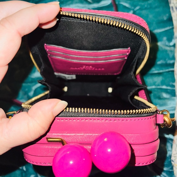 Marc Jacobs Vanity Bag! (Berry Pink) - Picture 4 of 7